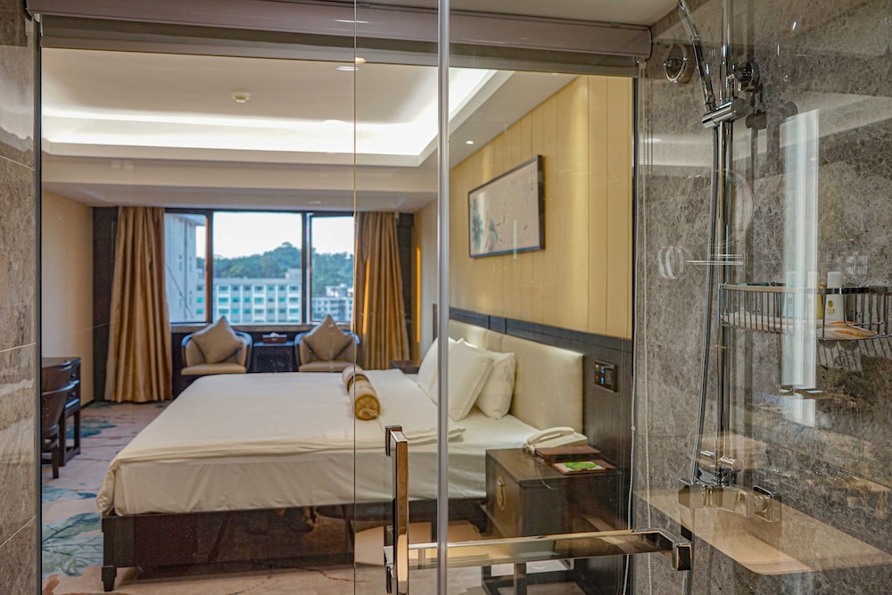 Guangdong Hotel (Sun Yat-sen Memorial Hall Station) 57/73