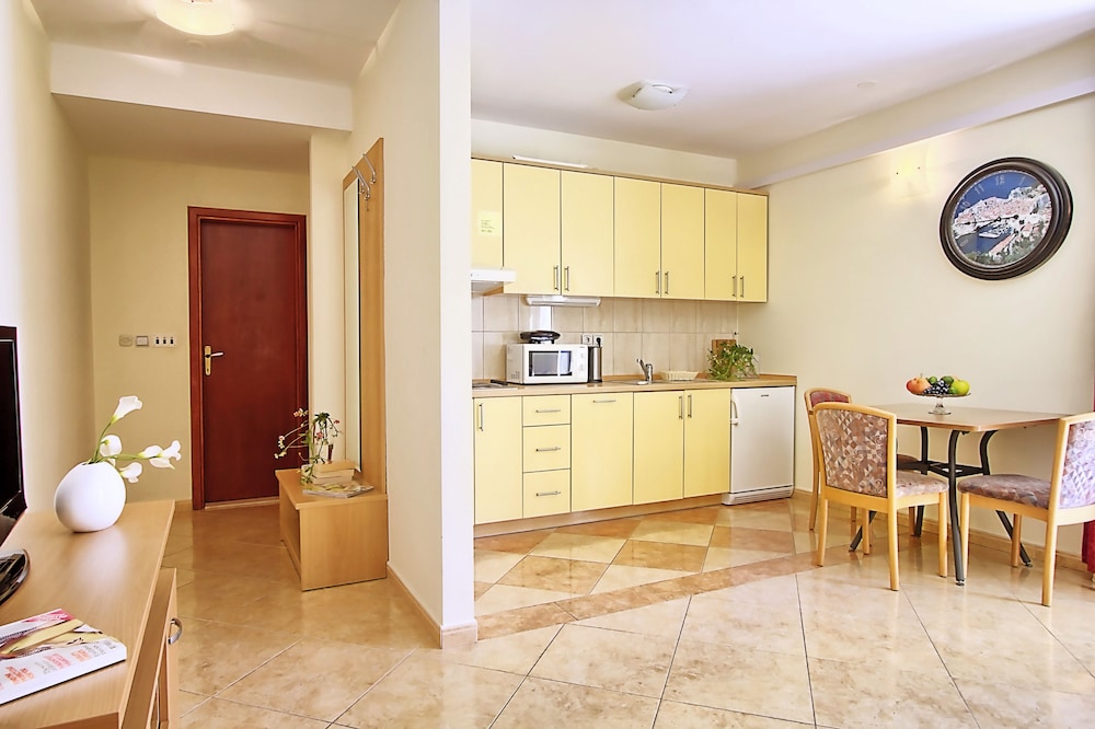 VILLA ERNA 7/61