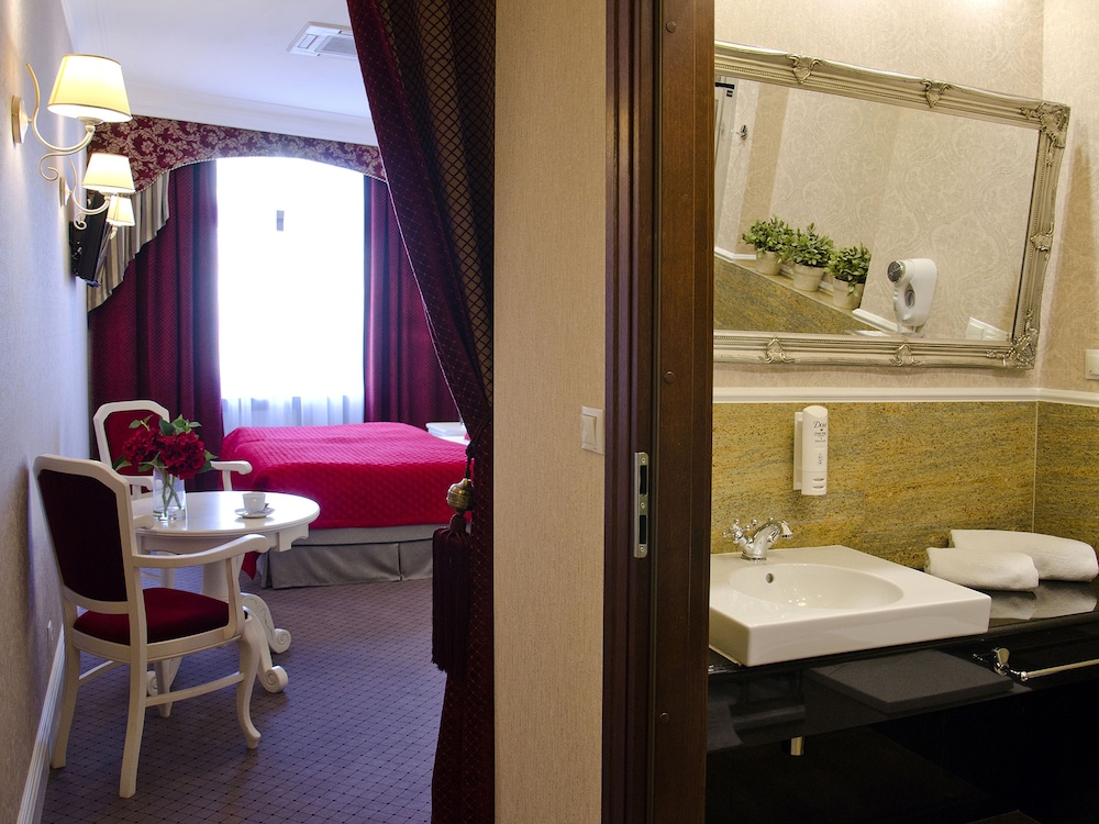 Sleepwalker Boutique Suites 64/79