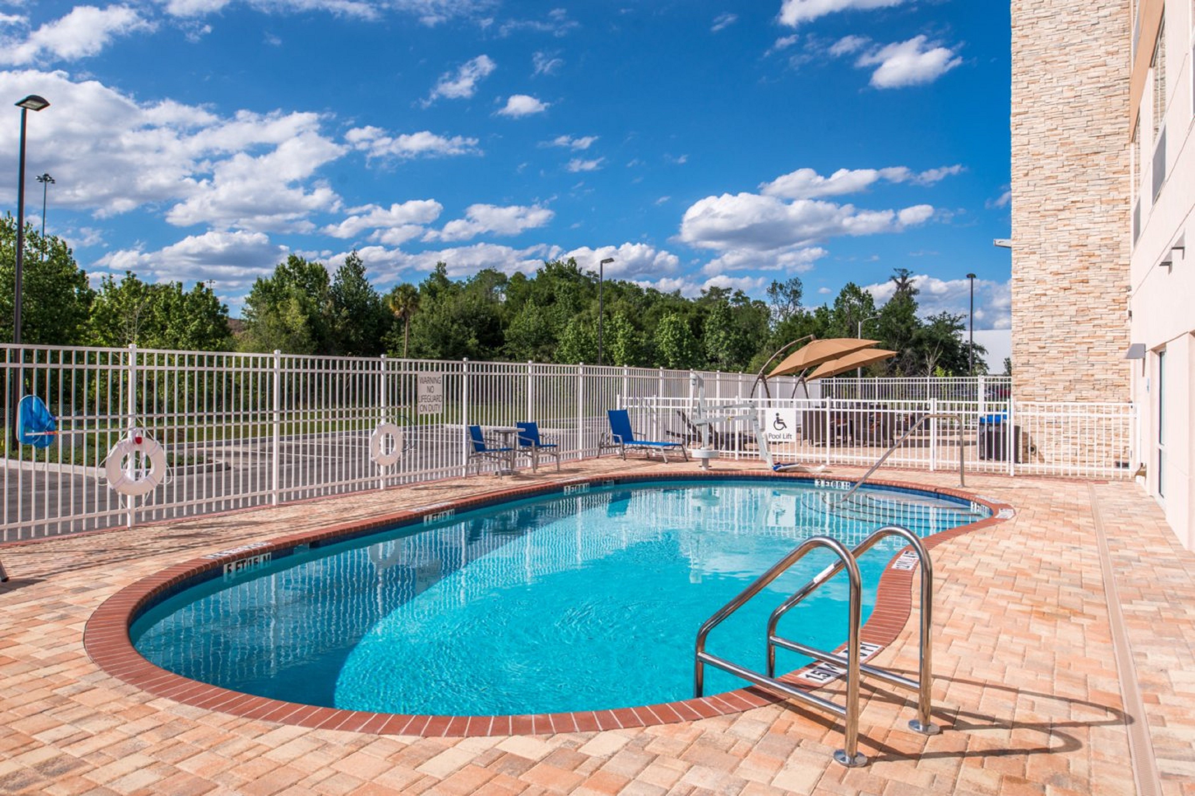 Holiday Inn Express Suites Tampa North Wesley Chapel 37/62