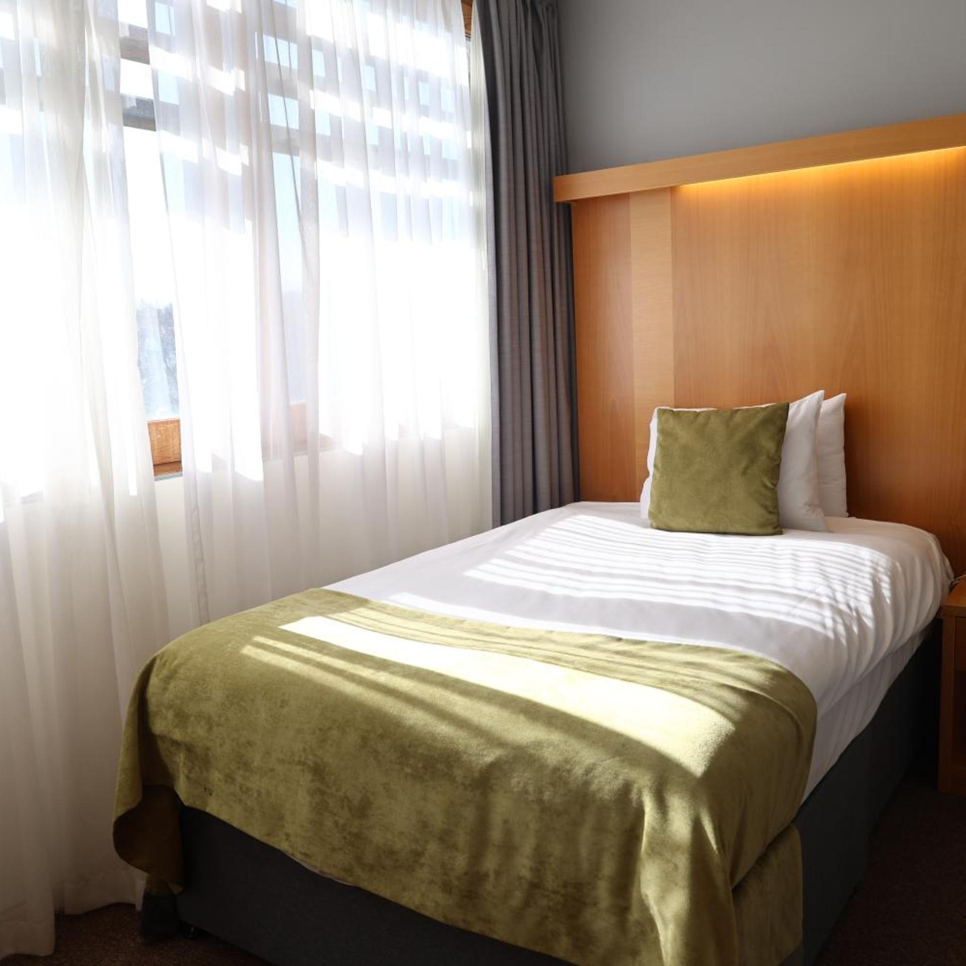 Room, Single