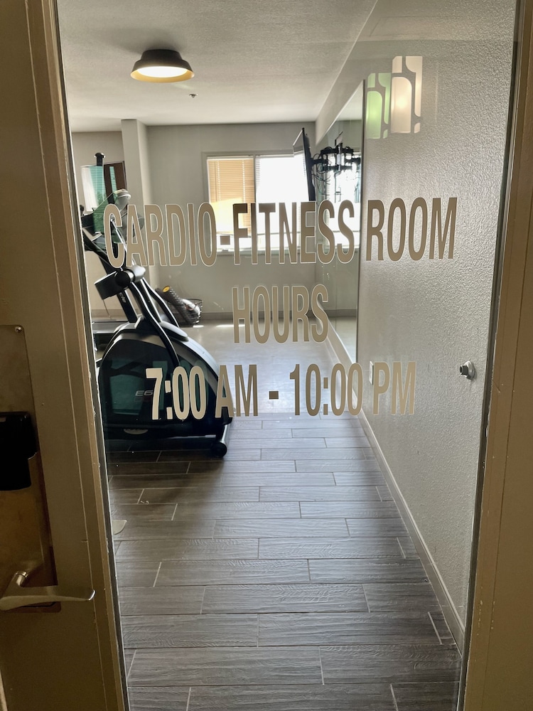 Windmill Suites Surprise - Phoenix, Ascend Hotel Collection 13/37