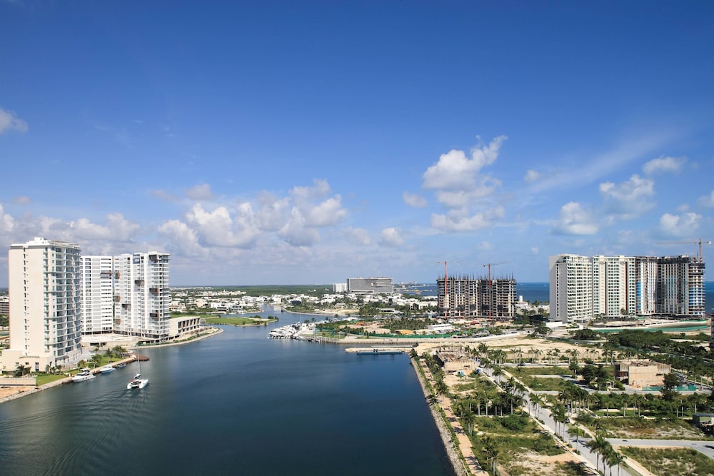 Renaissance Cancun Resort And Marina 7/76