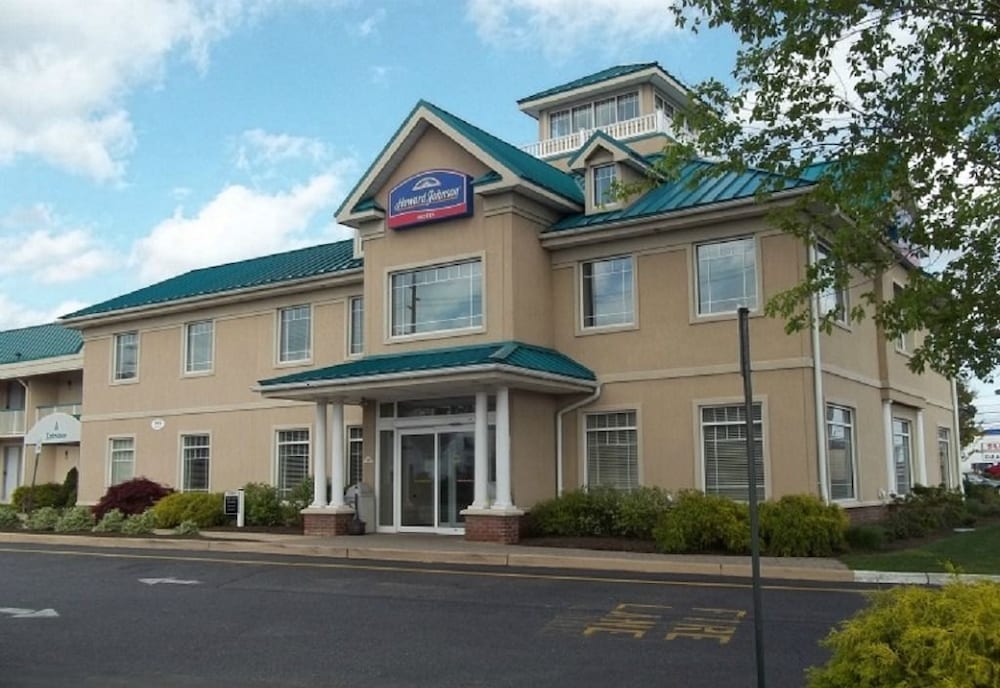 Howard Johnson by Wyndham Toms River 3/41