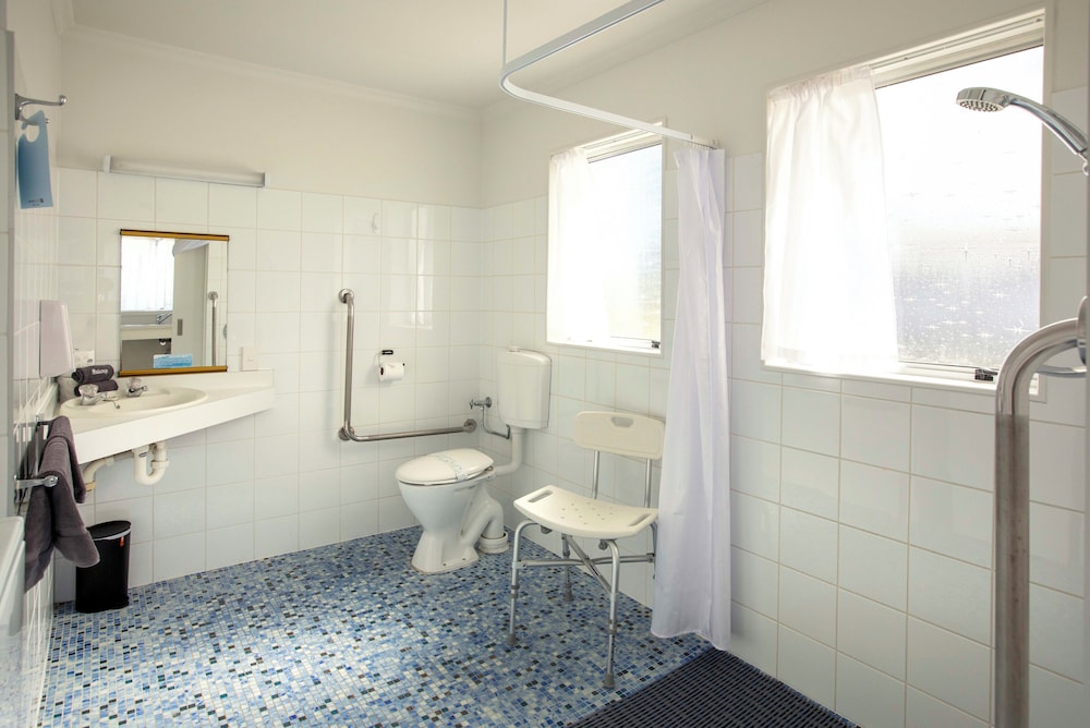 Motel, Classic, Queen and Twin Beds, Accessible, Tahuna Beach Kiwi Holiday Park & Motel 3/3