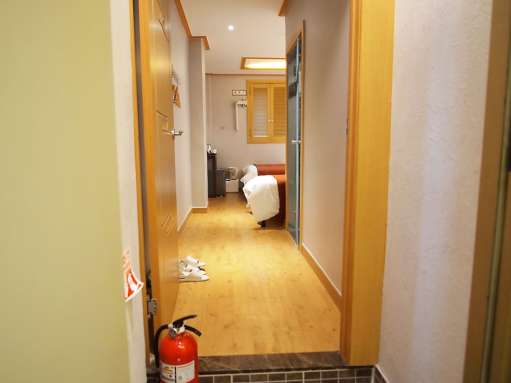 HOTEL PARK HILL MYEONGDONG 50/50