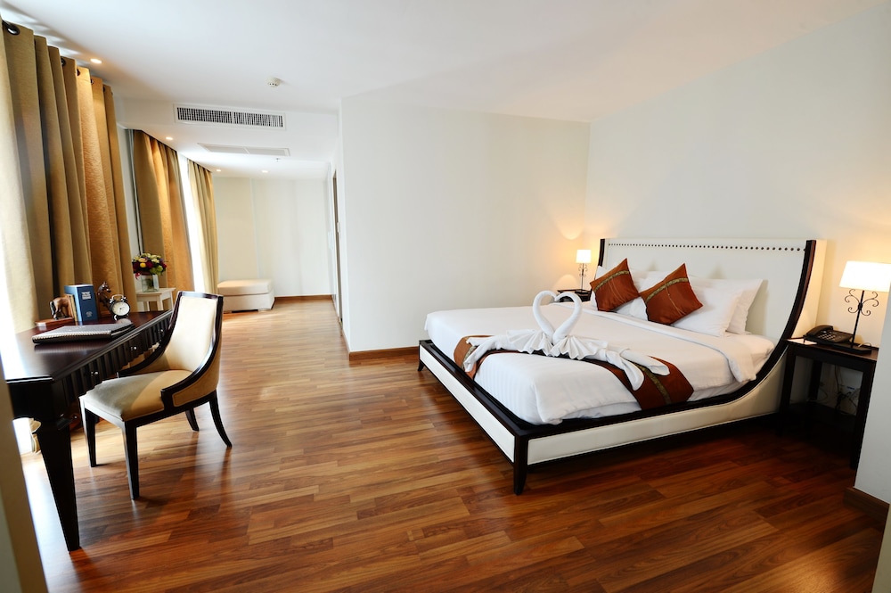 The Bless Hotel And Residence 32/80