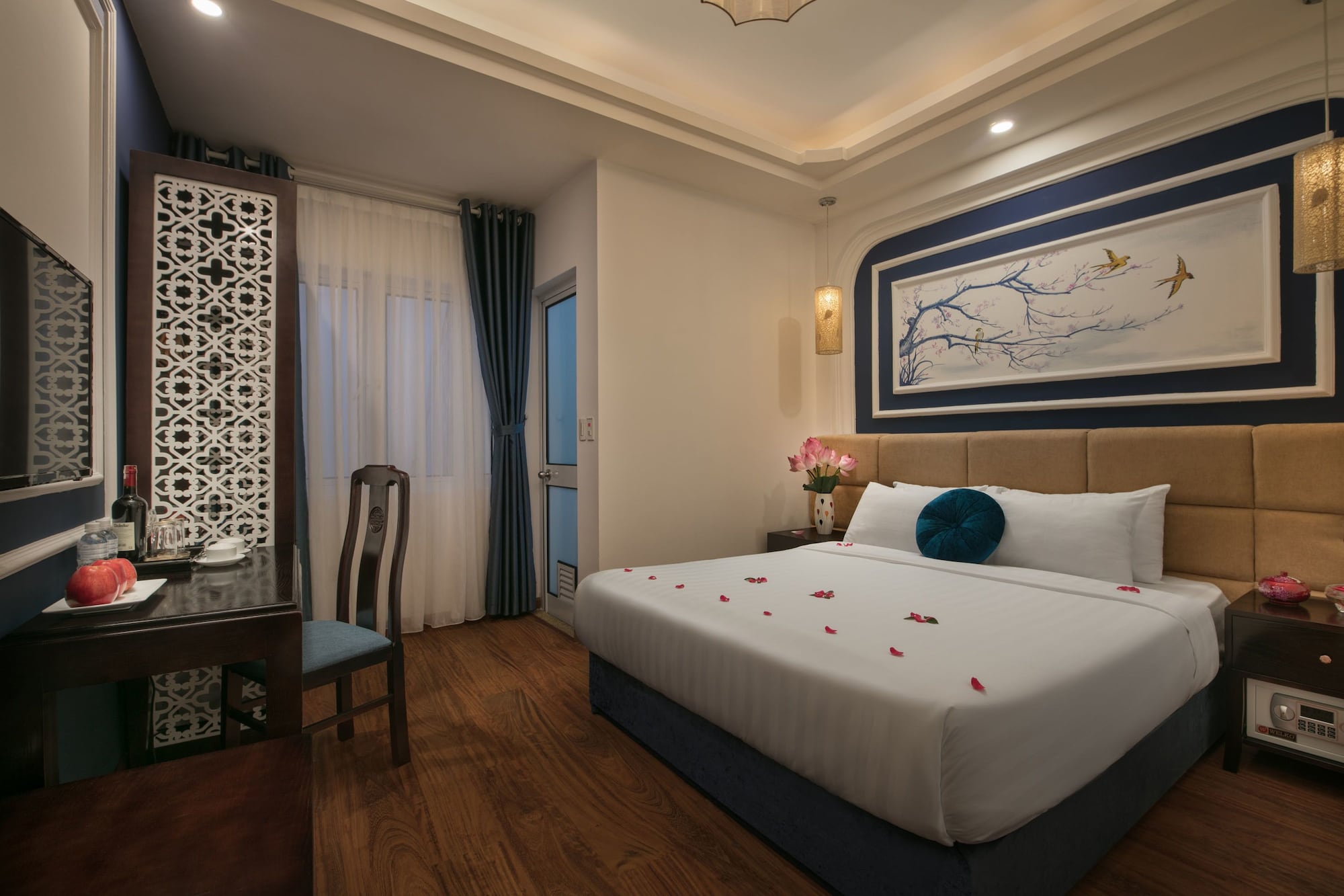 SUPERIOR, DOUBLE OR TWIN BED, ACCESSIBLE
