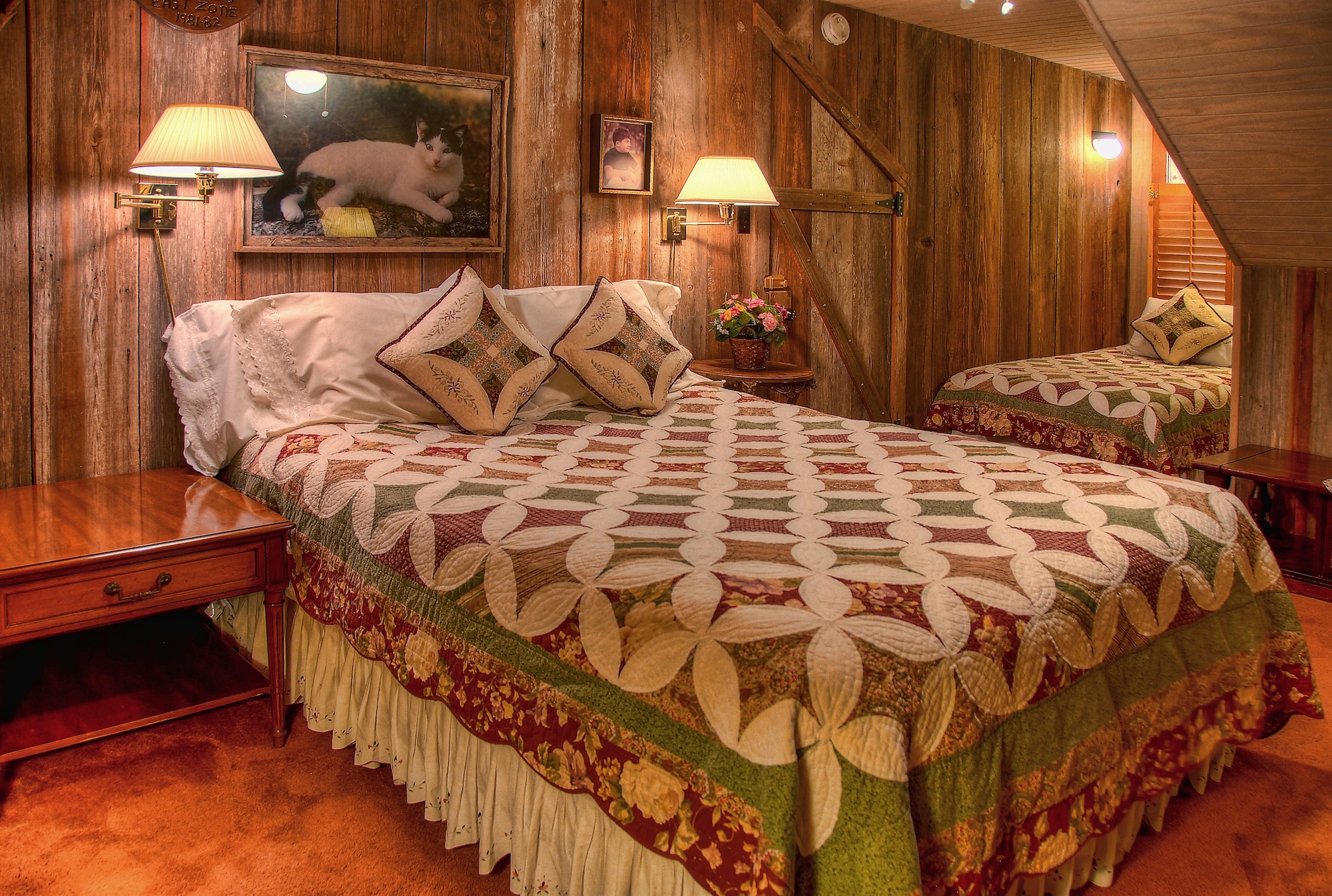 DELUXE, MULTIPLE BEDS