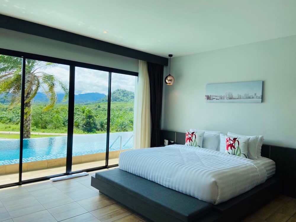 Grand, Deluxe, Double Bed, Pool Access