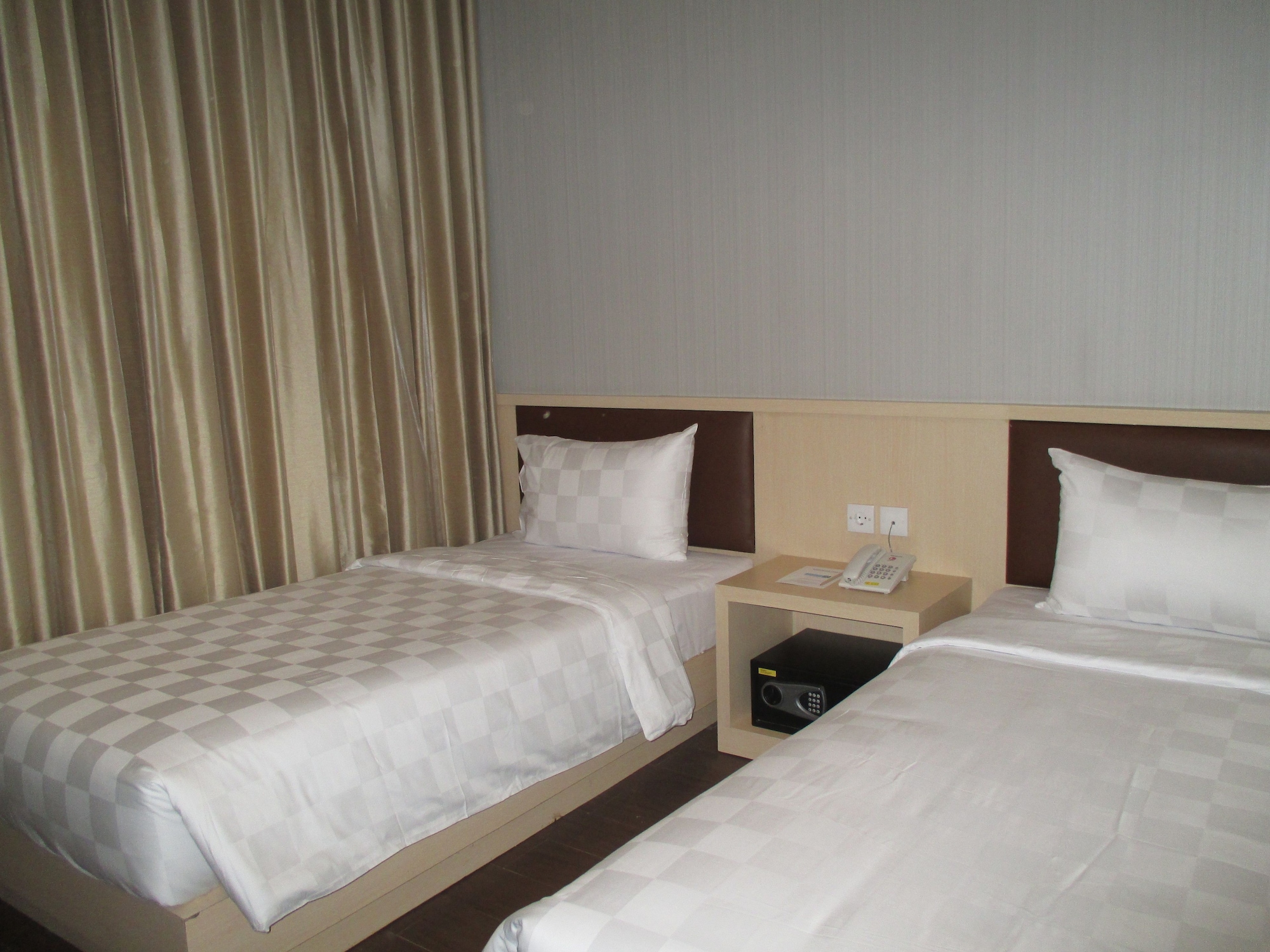 DELUXE, DOUBLE BED