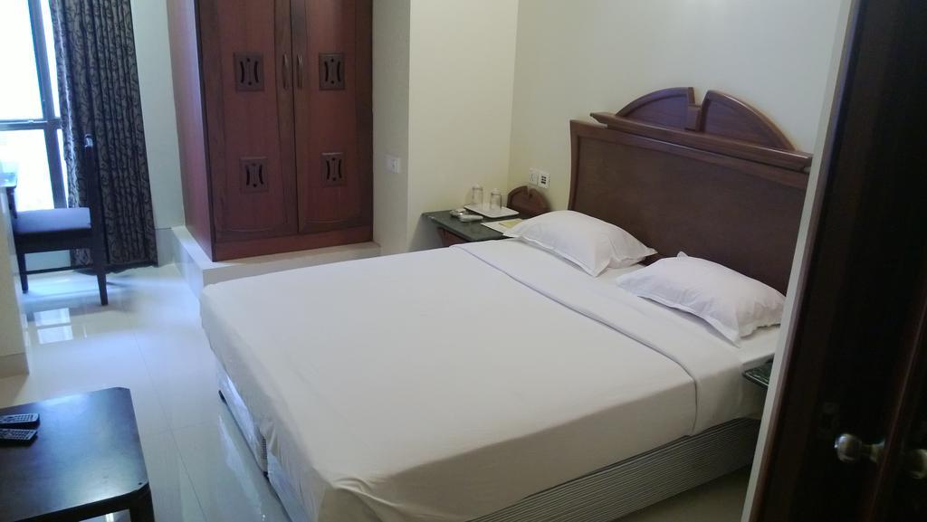 Strand Hotel 7/42