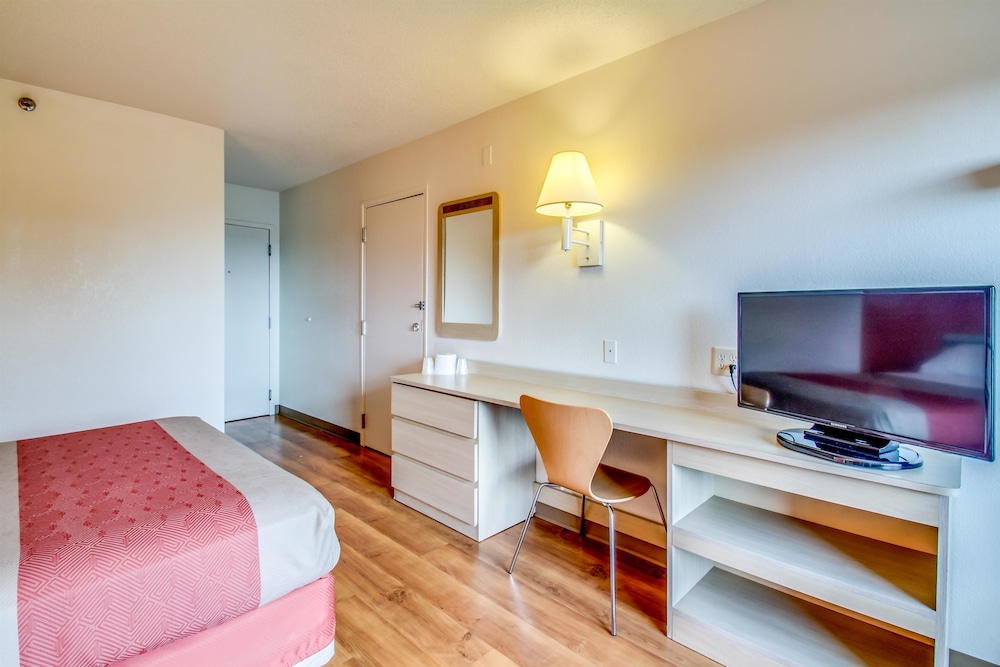 Motel6 Amherst, NY - Buffalo 32/44