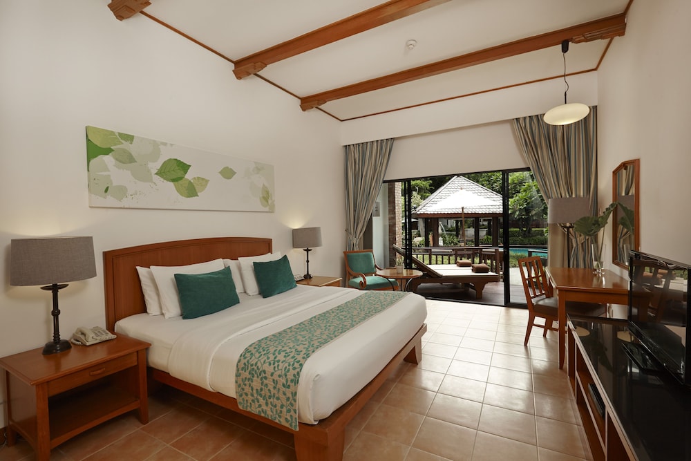 Woodlands Hotel And Resort 24/65