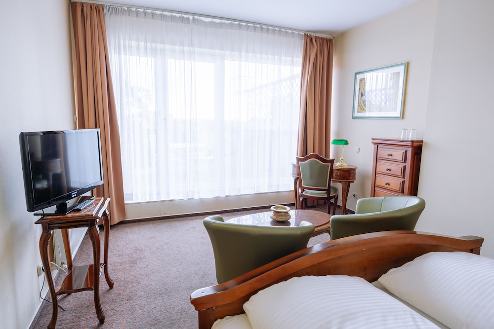 Pannonia Hotel 35/50