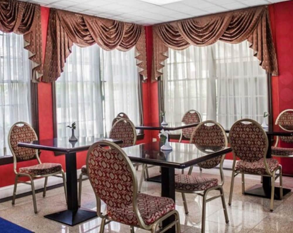 Rodeway Inn Huntington Station - Melville 30/40