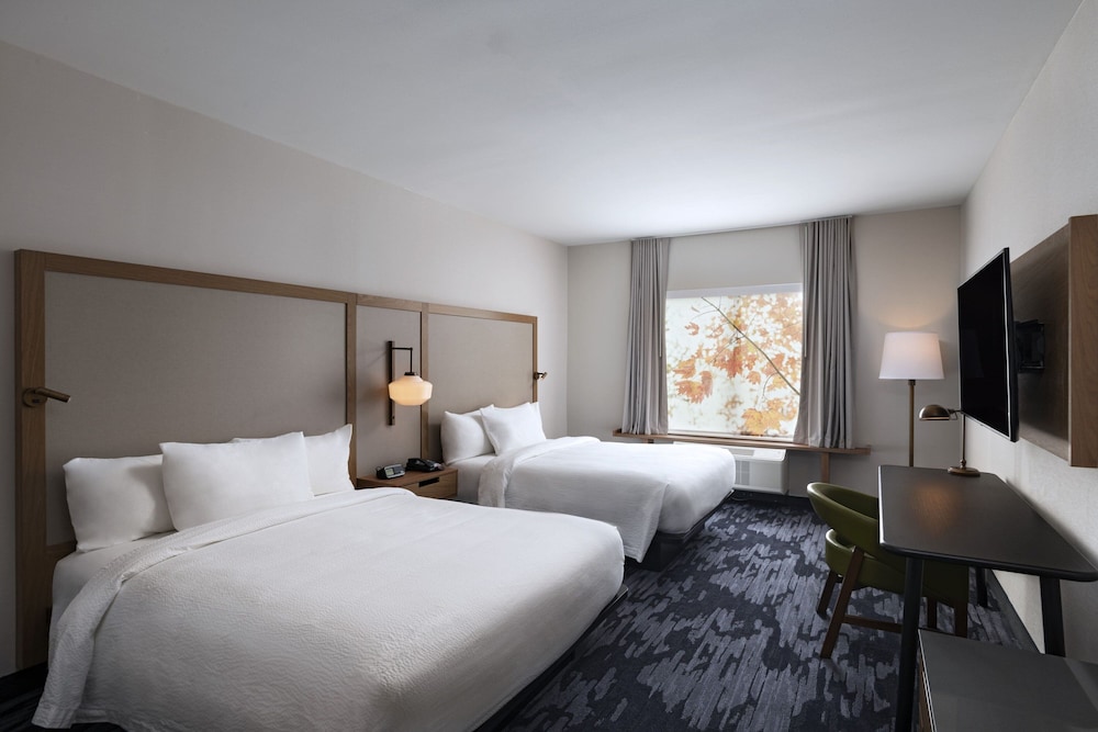 Fairfield Inn & Suites by Marriott Waller 8/28