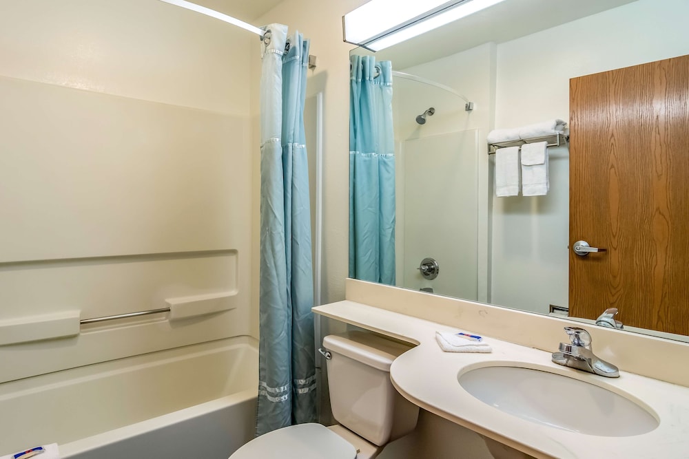 Motel6 Chattanooga, TN - Downtown 37/40