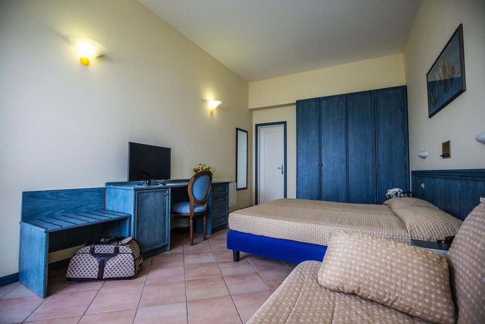 Albergo Capo Est 8/23