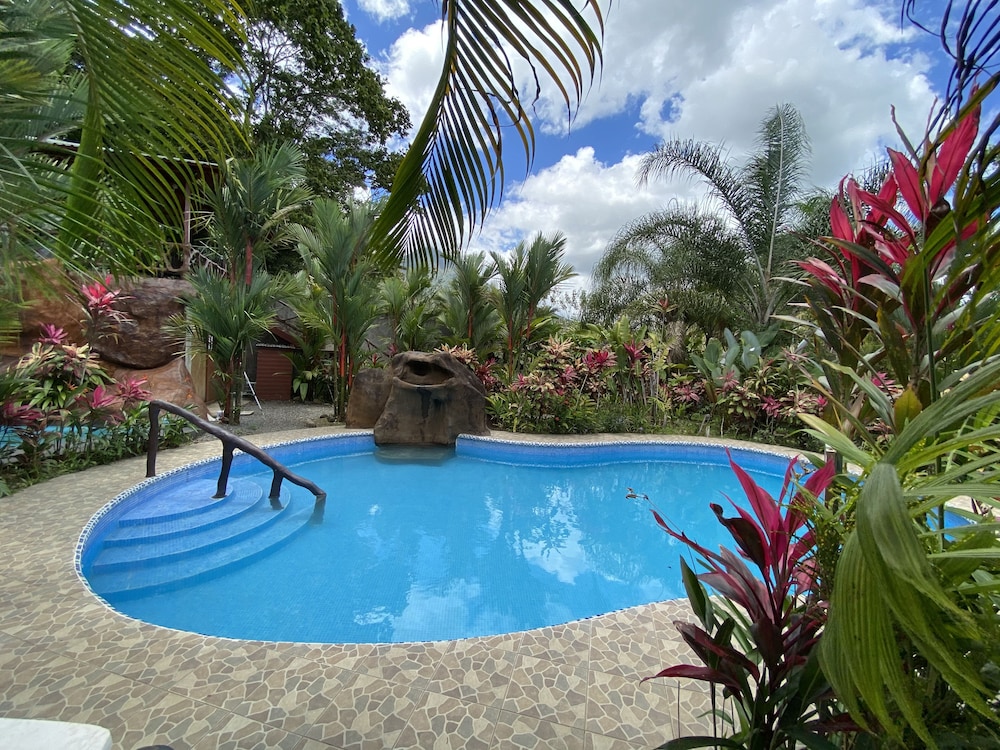 Aunty Arenal Lodge 45/50