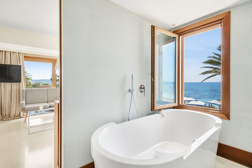 Gecko Hotel and Beach Club 50/50