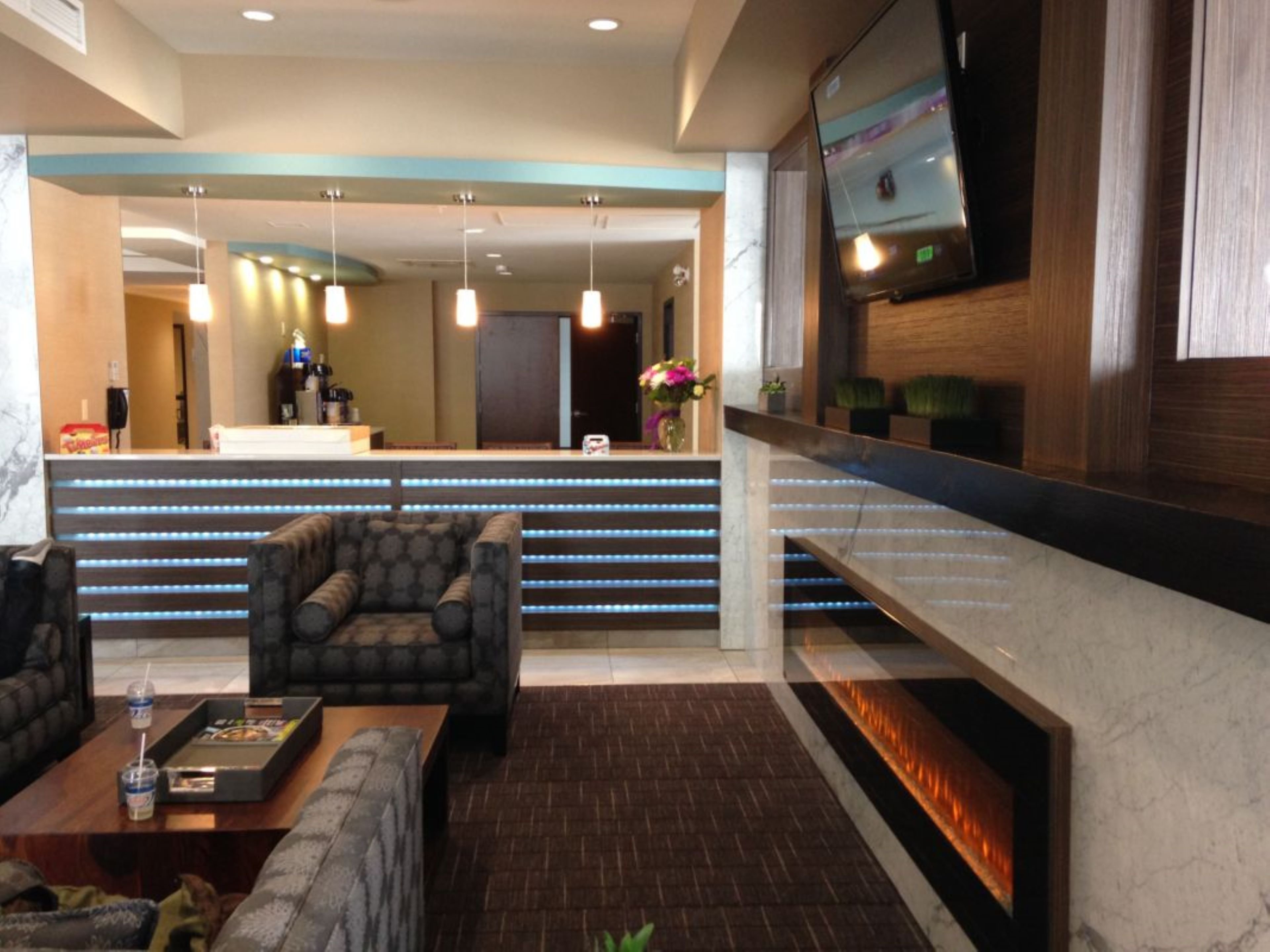 HOLIDAY INN EXPRESS GOLDEN KICKING HORSE 64/75