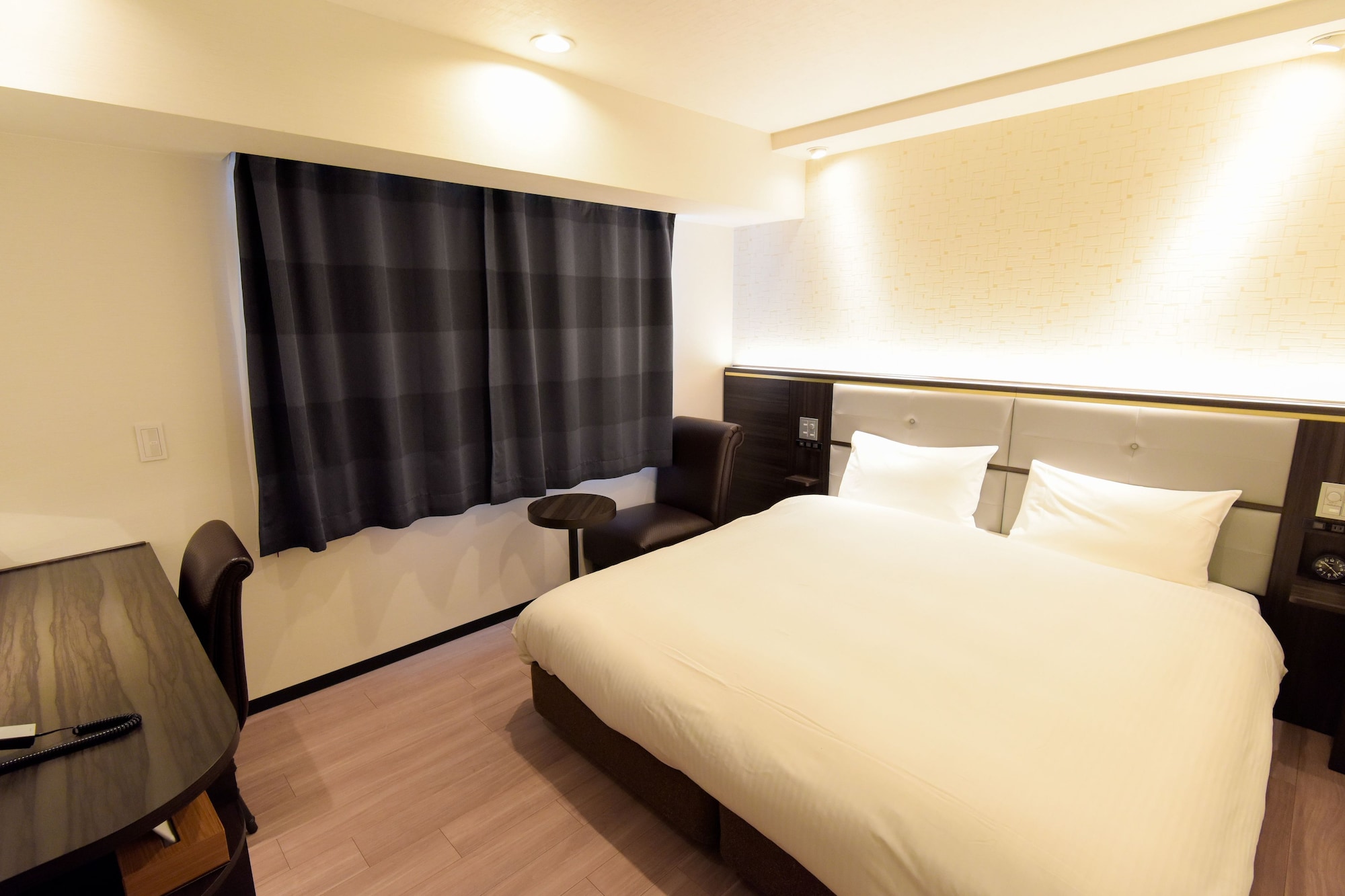DELUXE, DOUBLE BED