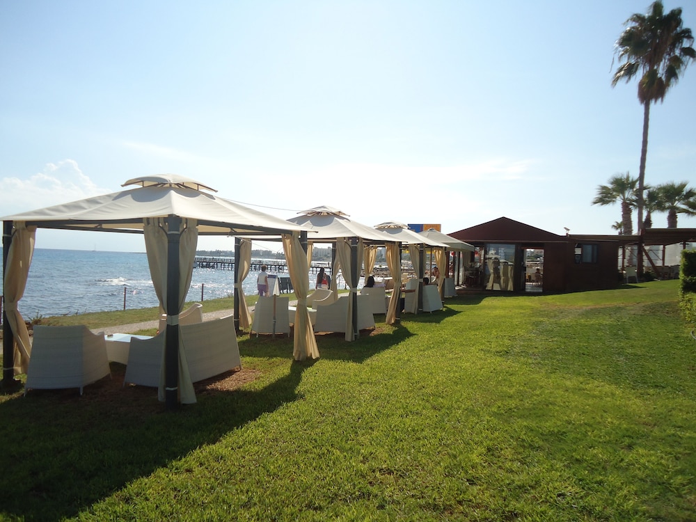 Evalena Beach Hotel 24/28