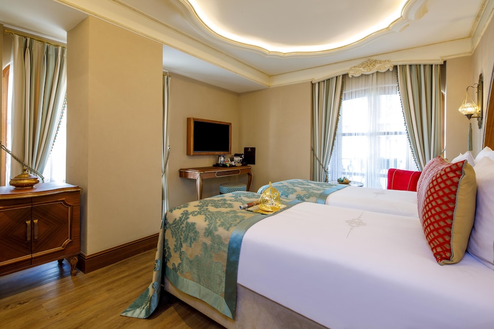 DELUXE, KING BED