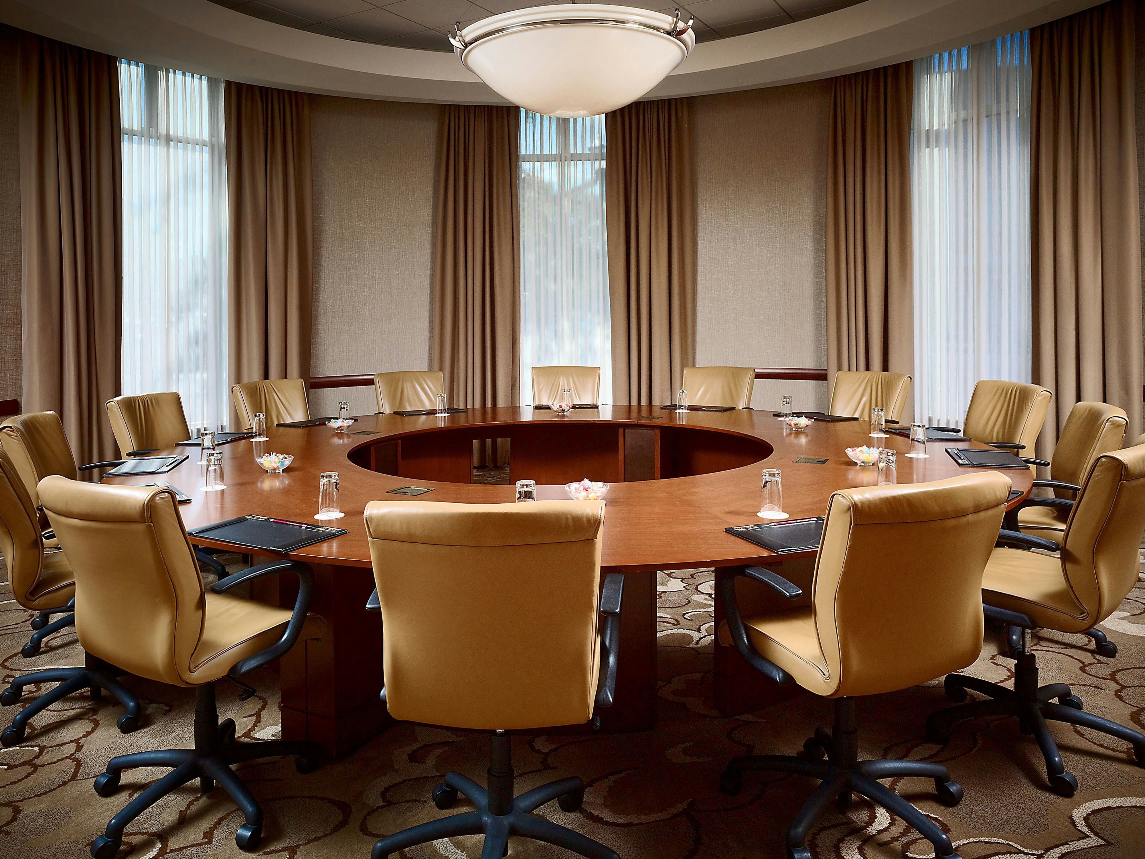 The Chattanoogan Hotel, Curio Collection by Hilton 68/73