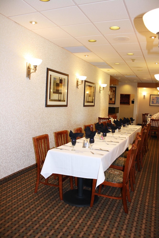 Holiday Inn Riverton Convention Center 55/64