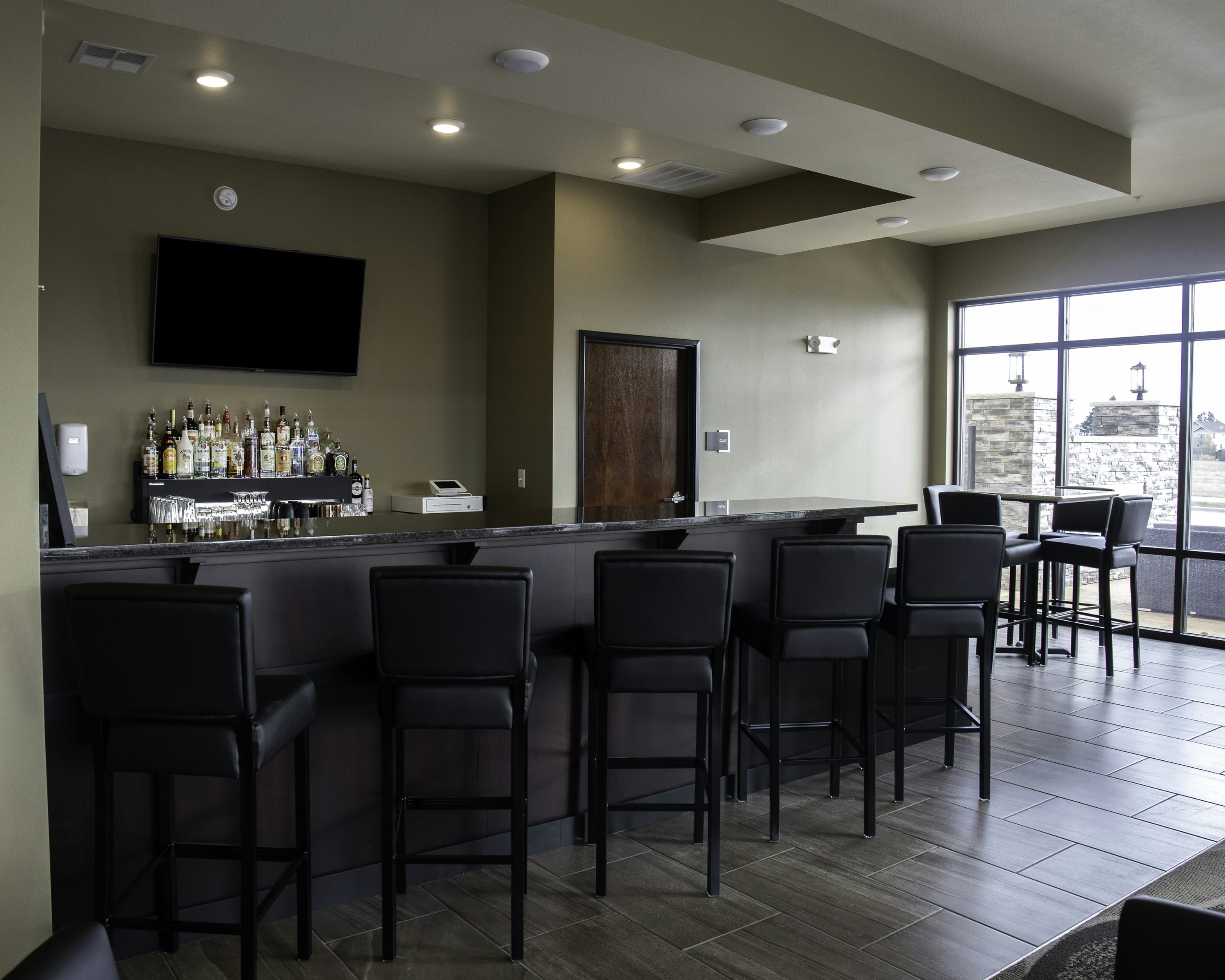 Cobblestone Hotel & Suites - Two Rivers 38/42