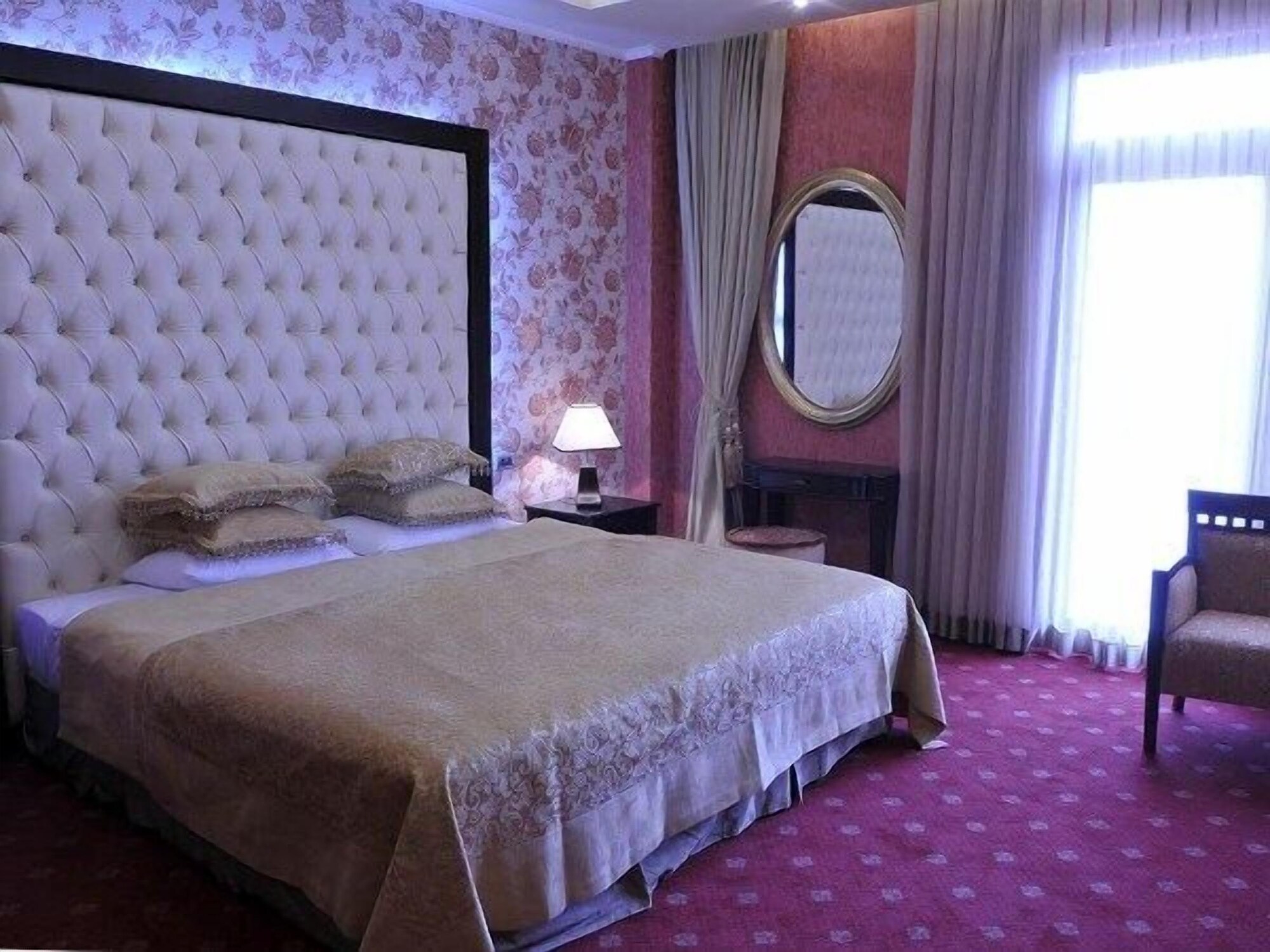 BUSINESS, DOUBLE OR TWIN BED