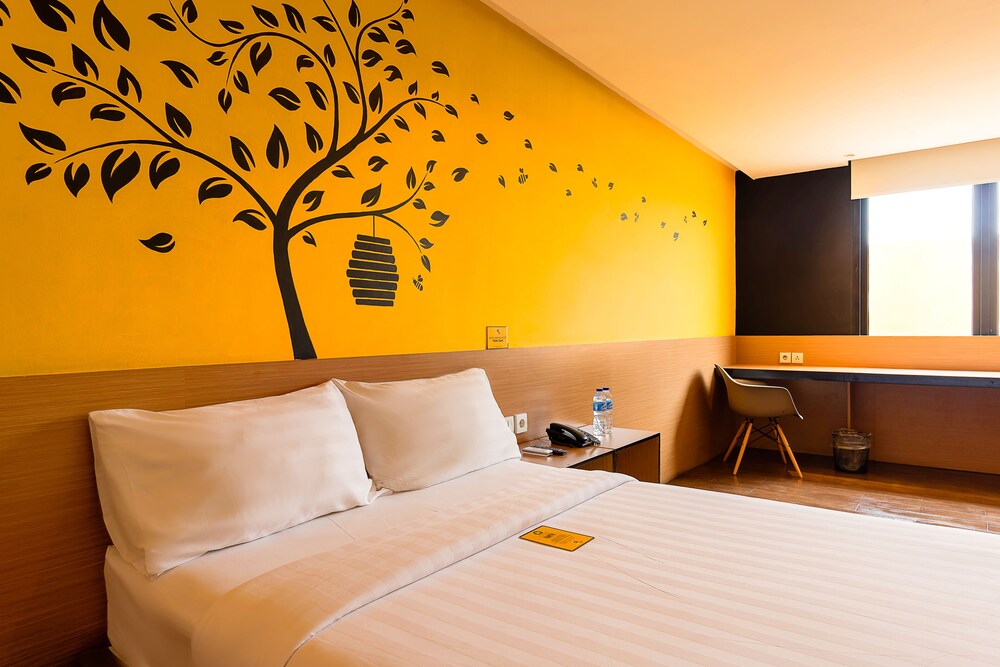 Yellow Bee Hotel 18/68