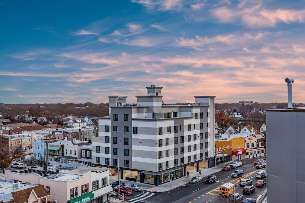 Van Wyck Hotel & Suites Near JFK Airport 6/46
