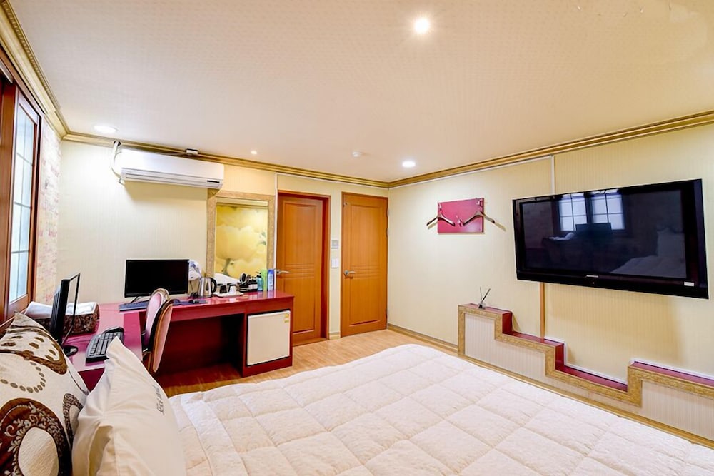 Sense Motel 5/50
