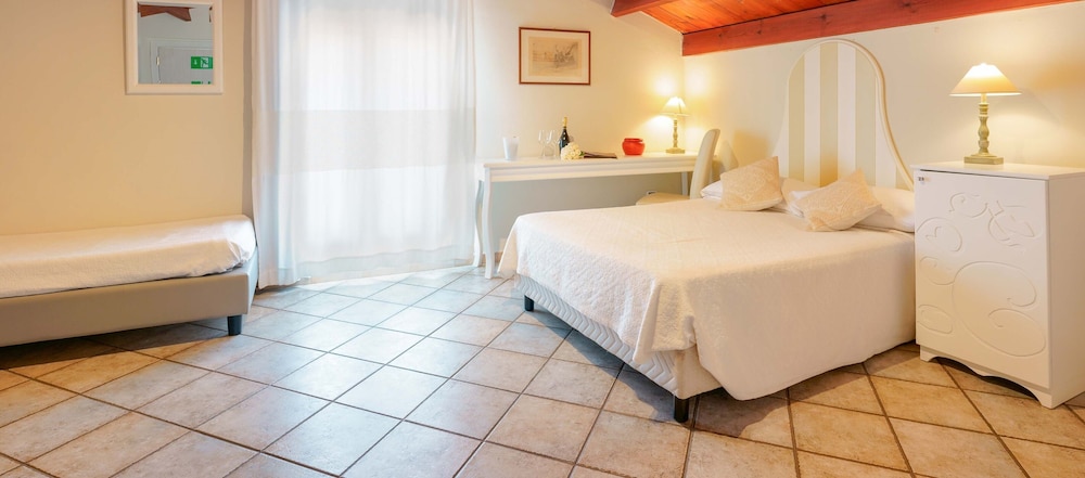 Family, 1 Single and 2 Double Beds, River View, Balcony