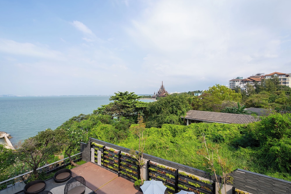 Mayaana Beach Resort - Formerly Golden Tulip Pattaya Beach Resort 44/49