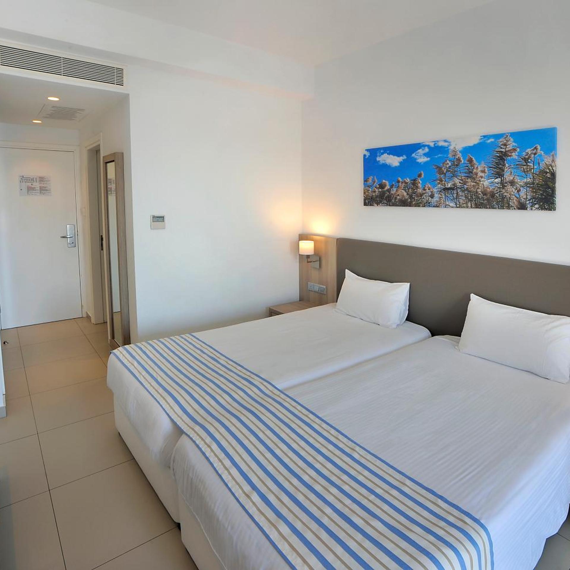 Superior, Single Bed, Lateral Side Sea View