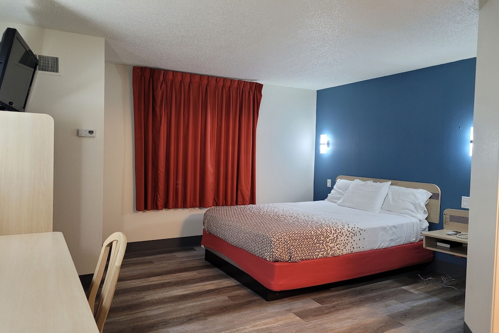 Full Bed Accessible Non-Smoking