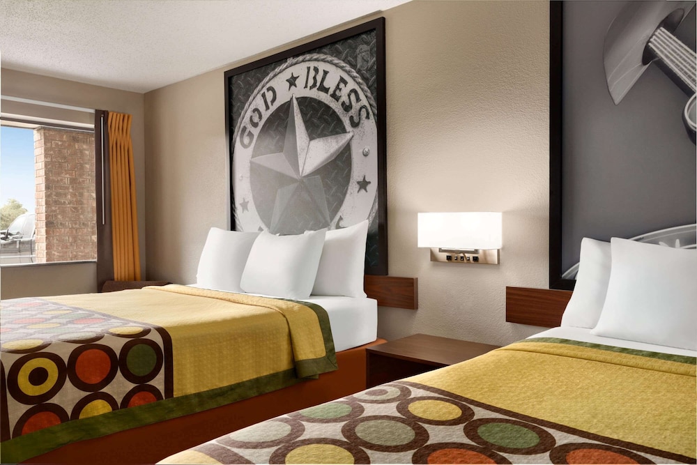 Super 8 by Wyndham Universal City 35/55