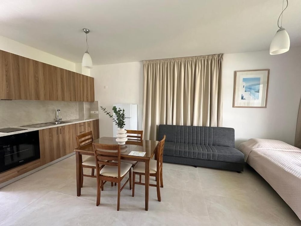 Anna Hotel Apartments 46/69