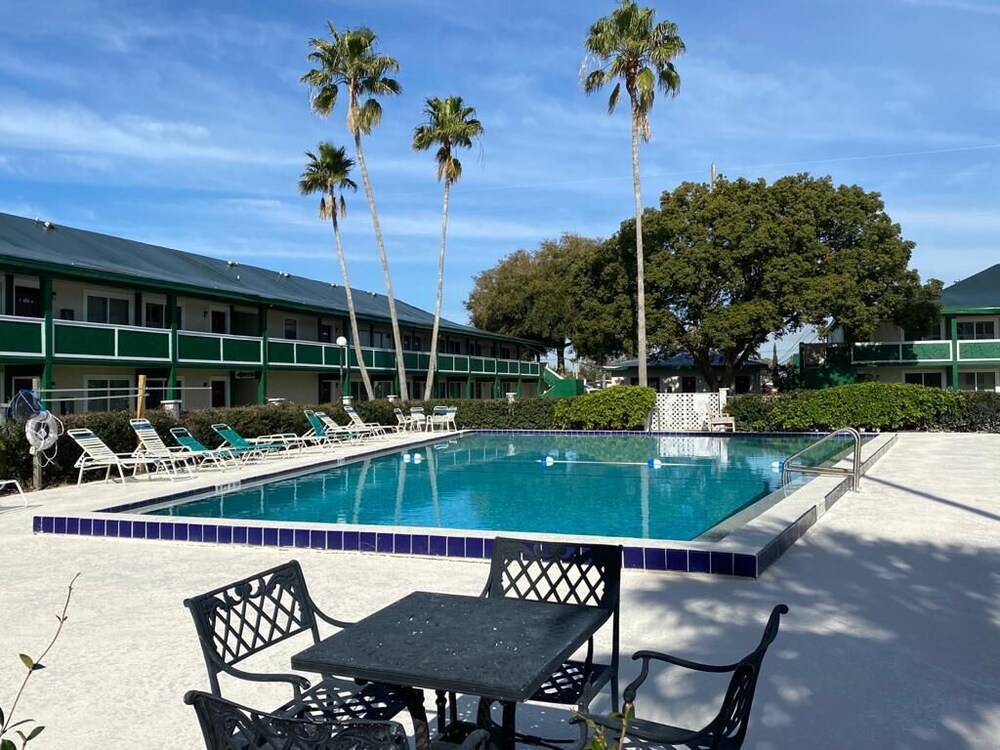Inn On The Green 42/45