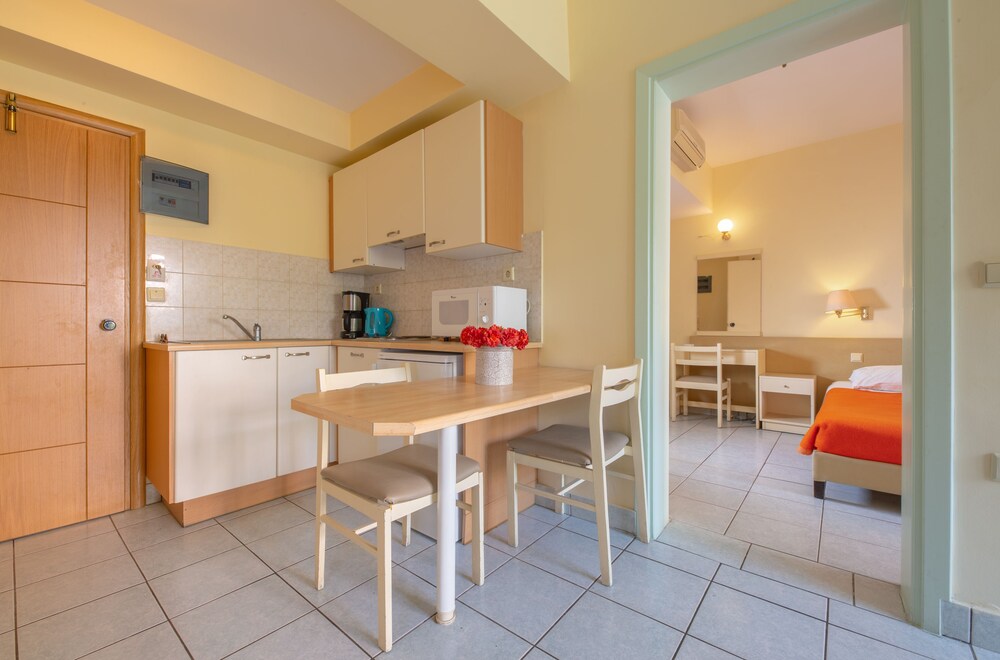 Pavlos Hotel 49/51