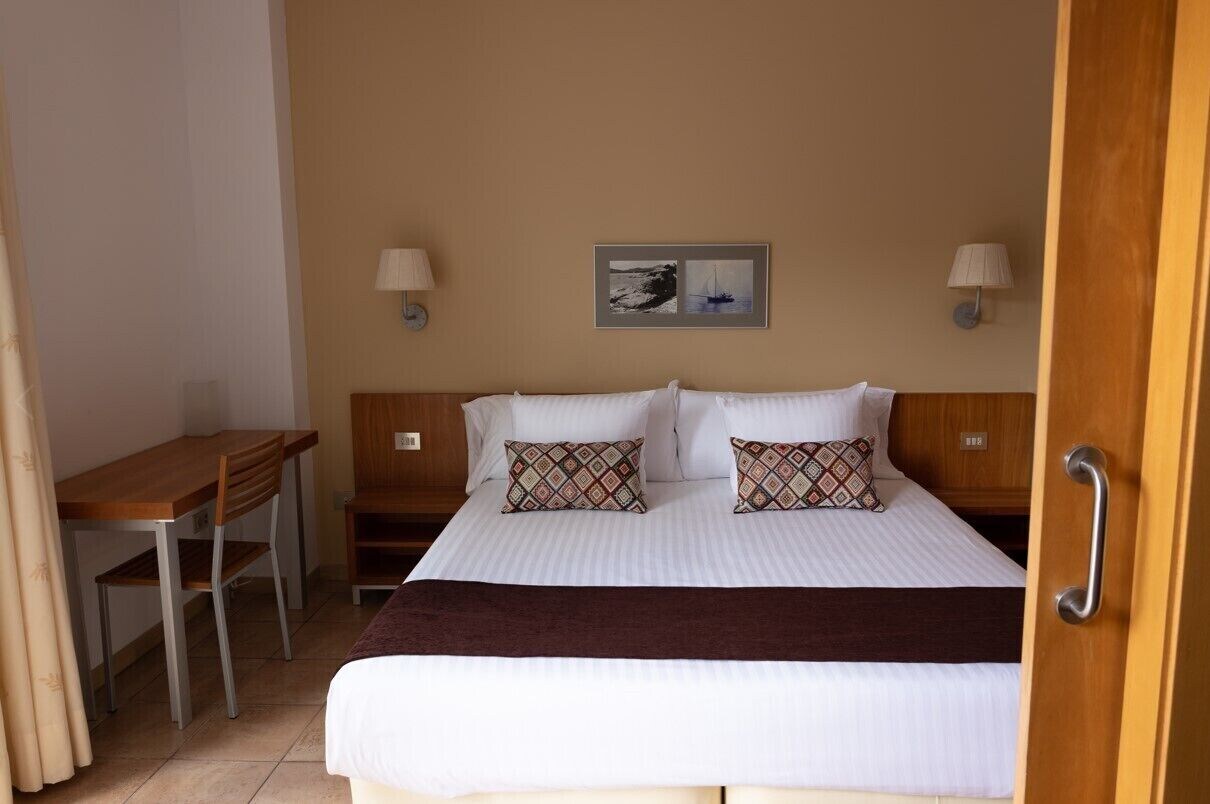JUNIOR SUITE, POOL VIEW, BALCONY