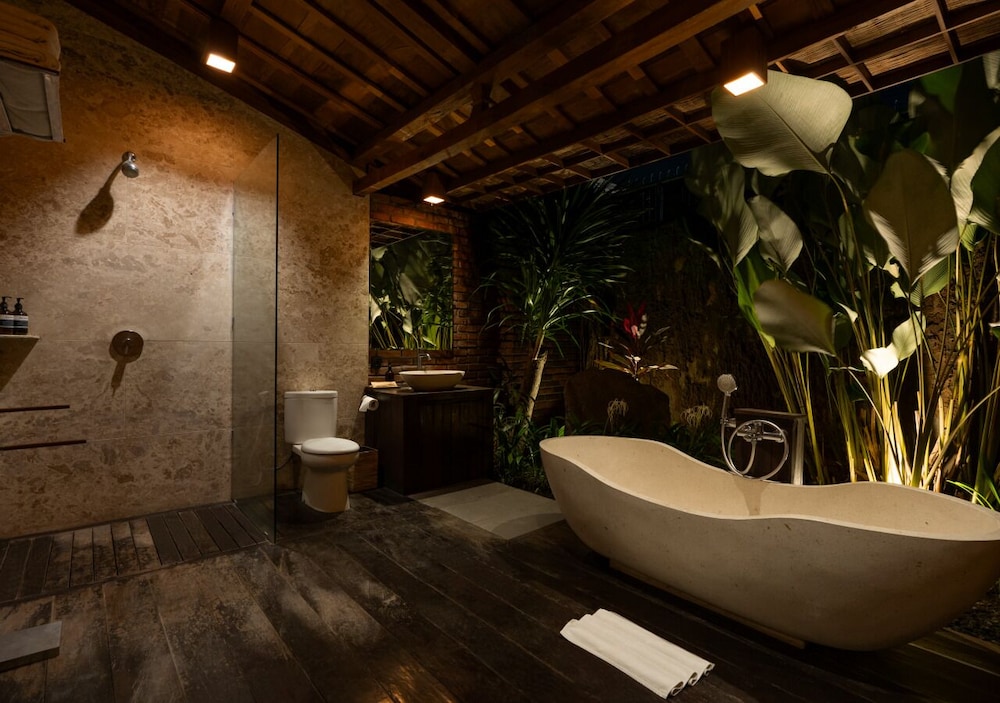 Taulan Villa and Restaurant 48/50