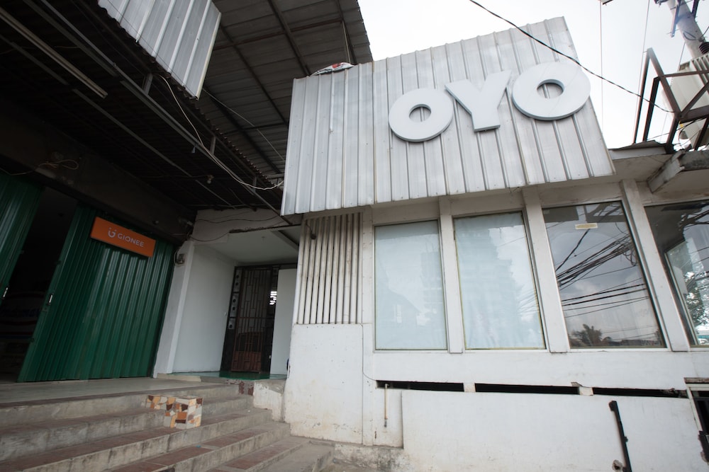Hotel O Near Summarecon Mall Serpong in Curug