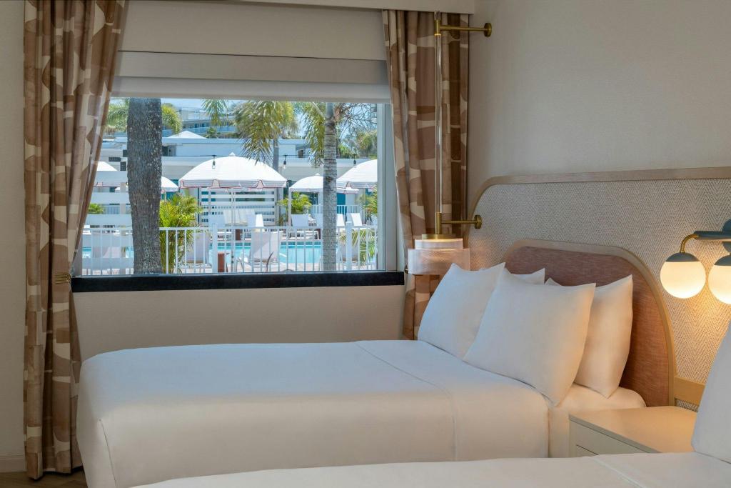 Courtyard, Guest Room, Deluxe, 2 Queen Beds, Courtyard View