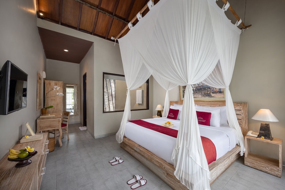 suite, pool access