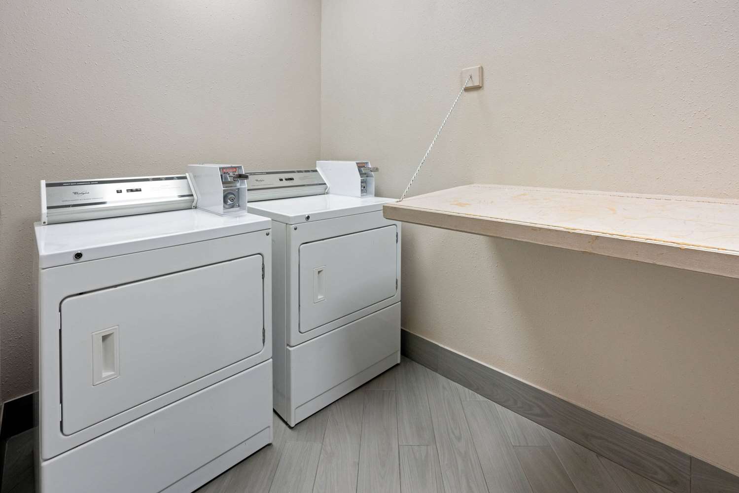La Quinta Inn & Suites by Wyndham Houston Bush Intl Airpt E 2/30